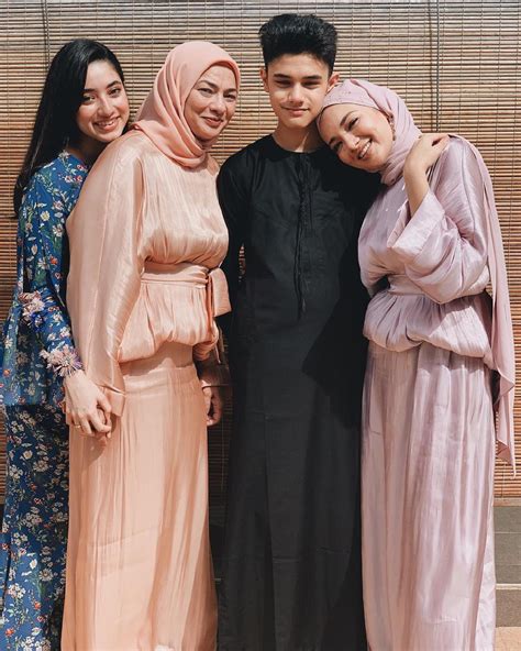 Thank you kesayangan!, bintang popular abpbh 32 2019. FOTO RAYA 7 Artis Paling Popular Malaysia Di Syawal 2019 ...