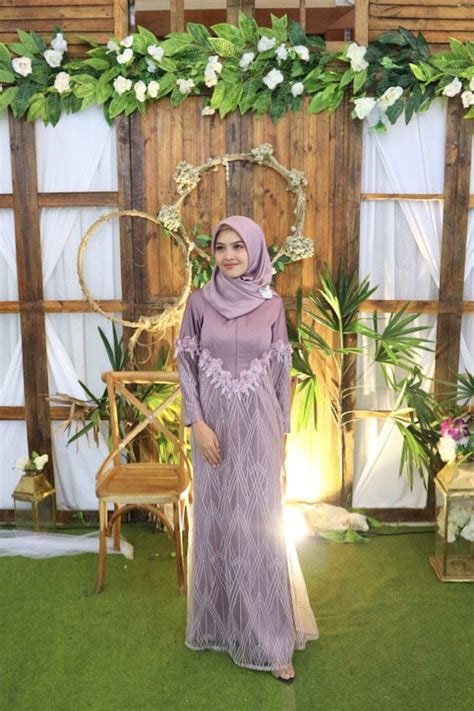 Itulah tadi sedikit ulasan seputar model gamis brokat untuk ibu menyusui yang bisa kami sajikan eksklusif untuk kamu kali ini. Ide dress hijab elegan untuk ibu menyusui. (Dengan gambar ...