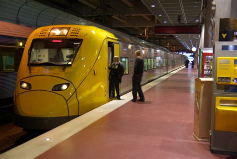 File:Arlanda express.jpg - Wikimedia Commons