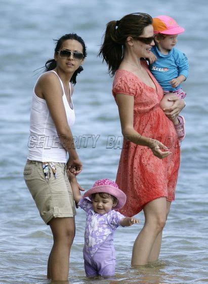 Violet Affleck And Isabella Damons Hawaiian Beach Playdate Day Two