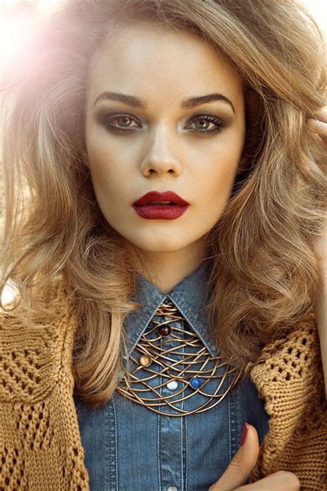 What Color Compliments Dark Brown Eyes - Clothing Colors That Compliment Brown Eyes