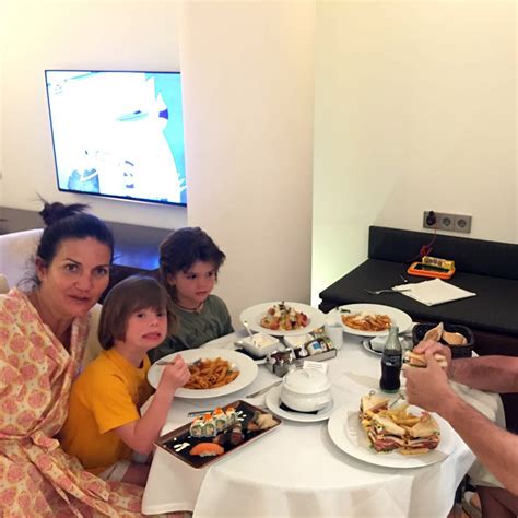 El samantha's rooms, situado a 600 metros del mercado central, ofrece alojamiento con salón común, terraza y cocina compartida. Viaje con niños a Ibiza, una manera diferente de conocer ...