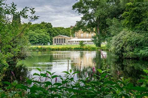 Inside Buckingham Palace Tour Review - Two Traveling Texans
