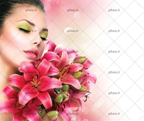عکس زن زیبا مدل با آرایش صورت و شکوفه گل زنبق صورتی عکس با کیفیت و تصاویر استوک حرفه ای