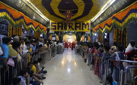 Shirdi Saibaba Temple Gets 14 Lakh Worth Of Coins | WhatsHot Pune