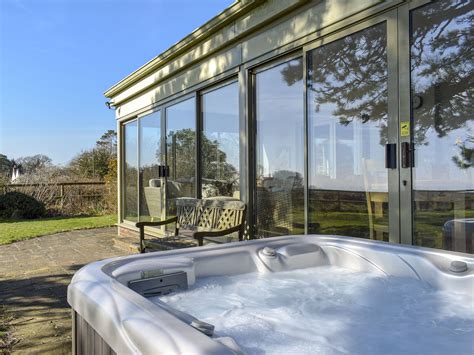 Located Between Seaton And Lyme Regis This Spacious Property Has A Hot Tub And Lies Within