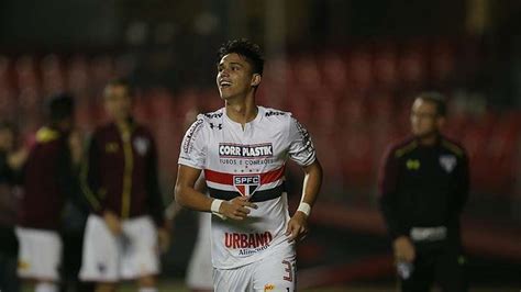 We did not find results for: São Paulo acerta venda do atacante Luiz Araújo para a França