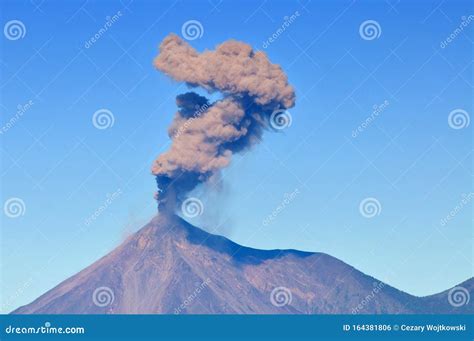 Guatemala Volcan De Fuego Stratovolcan Actif Photo Stock Image Du