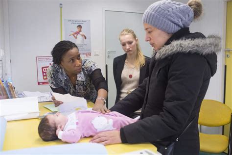Les missions de l'infirmière puéricultrice sont nombreuses, tant auprès de l'enfant sain que de l'enfant malade et des familles : Infirmière puéricultrice : en PMI (Protection Maternelle ...