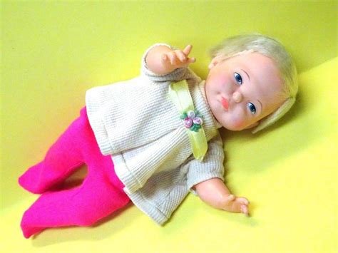 1967 Ideal Newborn Thumbelina Doll W 2 Pc Outfit All Original Works