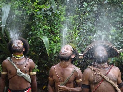 Papua New Guinea Visiting Huli Villages In Tari Active Travel
