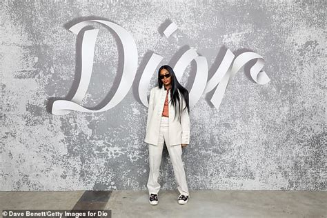 Naomi Campbell Cuts A Typically Chic Figure At The Dior Men S Fashion Show Daily Mail Online