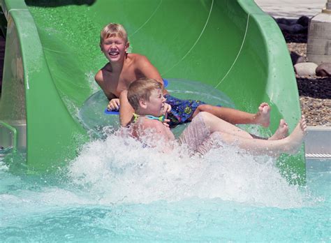 Dickinson waterpark draws large crowds on hot day - The Dickinson Press