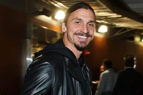 لا جونكيرا، محطة استراحة الشاحنات التجارية داخل القارة الأوروبية، بلدة متاخمة. إبراهيموفيتش: ميسي كان ينافس رئيس ريال مدريد على الكرة الذهبية