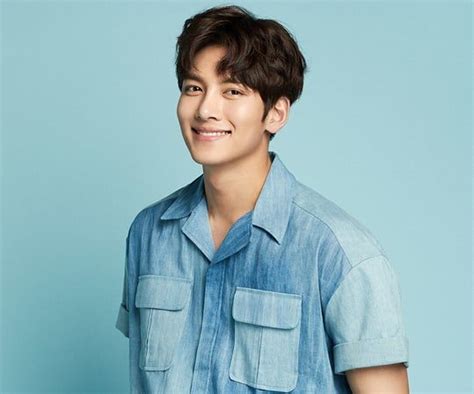 Ji chang wook, aktor yang cukup banyak bermain dalam film dan drama korea. Ji Chang Wook saluda a fans con su primera publicación en Instagram desde que inició el servicio ...