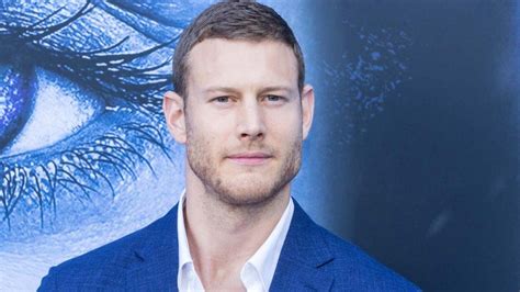 Anyone makes a fat joke, and i'm out of here.. Quién es Tom Hopper Luther Hargreeves/Spaceboy en The ...
