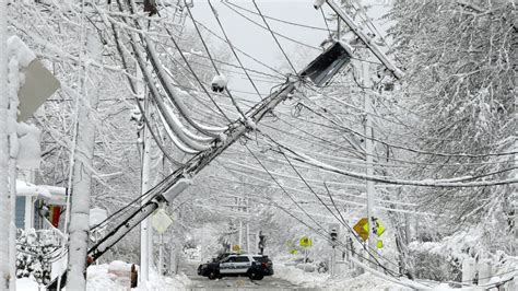 Thousands Wake Up Without Power After Winter Storm Knocks Out National