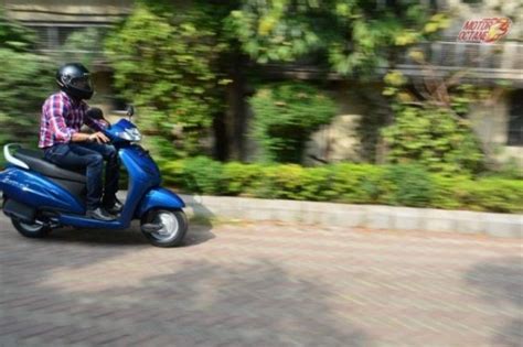 The storage is sufficient for a half face helmet and this scooter is fairly comfortable. Honda Activa Price in Delhi, Mumbai, Pune (on-road)