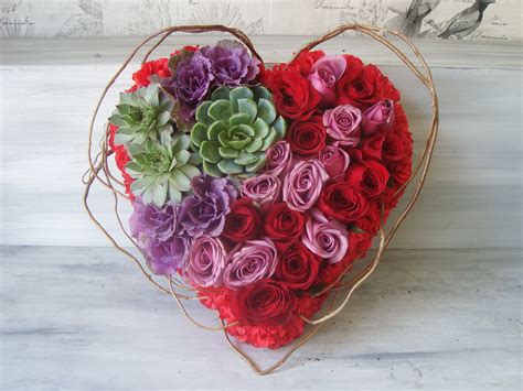 Guardado 26/01/2017 03:31:14 en arreglos florales de todo | categoría todo. Arreglo Floral Heart of Roses - Annafiori