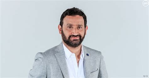Cyril hanouna est un animateur et humoriste qui marque l'année 2011 par son renvoi brutal de la première radio de france rtl. L'énorme salaire de Cyril Hanouna révélé par le Canard ...