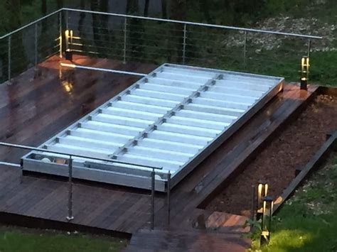 Il s'assemble avec les profilés voisins par simple emboitement, sans soudure, sans joint ou mastic. Terrasse mobile piscine en Suisse - Alkira.fr