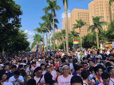 Record Breaking 137000 Marche The Taipei Pride Parade Sunpride