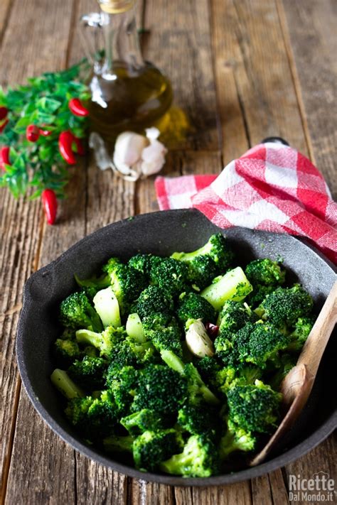 Check spelling or type a new query. Broccoli in padella, ricetta light | Marianna Pascarella