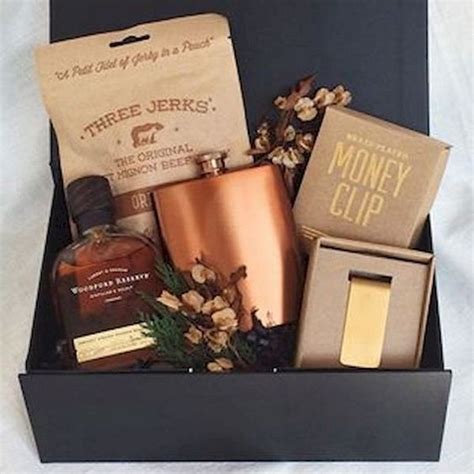 Stunning gift boxes presented with your personal message. 18 Best Man and Groomsmen Proposal Ideas - EmmaLovesWeddings