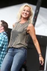 Kellie Pickler In Jeans Performing At The Redfest In Austin Texas The