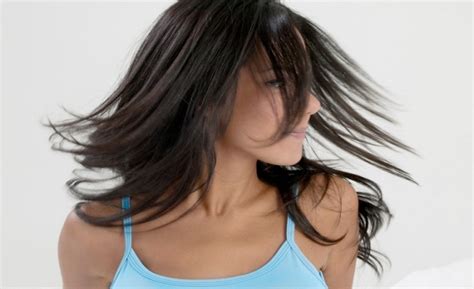 Los cortes de pelo cortos en capas se ven muy bien, pero es necesario mantener el ángulo correcto. DIY: Aprende a cortar el pelo a capas tú sola