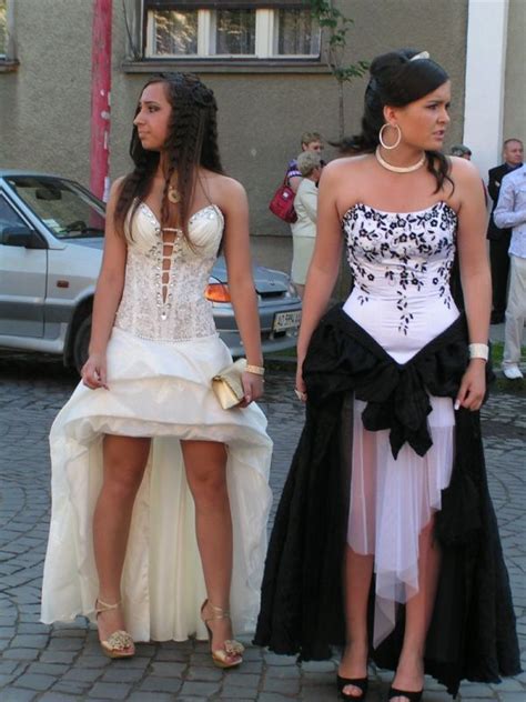 Prom Dress Shows Legs And Cleavage Picture Ebaums World