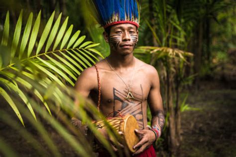 アマゾン 原 住民 女性