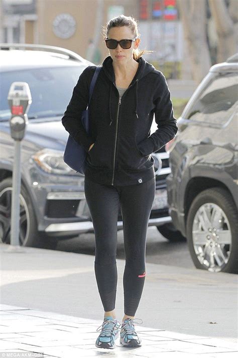 Jennifer Garner Shows Off Her Fit Figure In A Pair Of Black Leggings