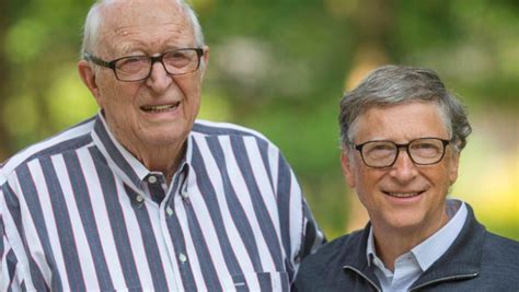 Die, pass away, pass over, decease, depart, expire, ghost: Ayah Bill Gates Meninggal Dunia Pada Usia 94 Tahun