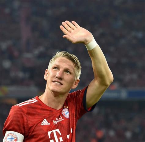 A one a little easier to decipher is bastian schweinsteiger lifting the world cup trophy in 2014. Fußball: Schweinsteiger als "Sports Icon" geehrt: "Tolle ...
