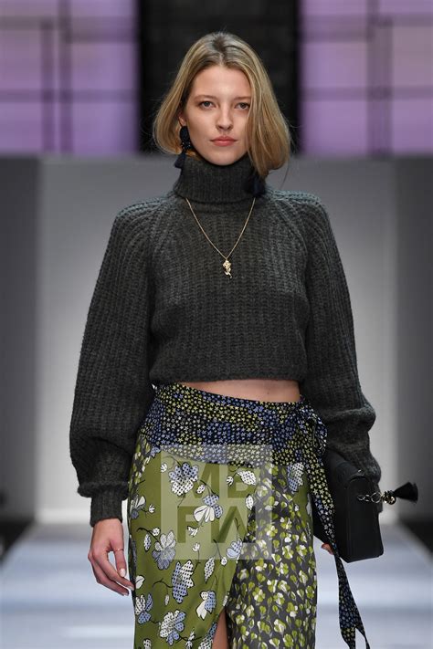 Riani fashion week berlin mit rebecca mir und massimo. Riani Lookbook | Mercedes-Benz Fashion Week-Berlin