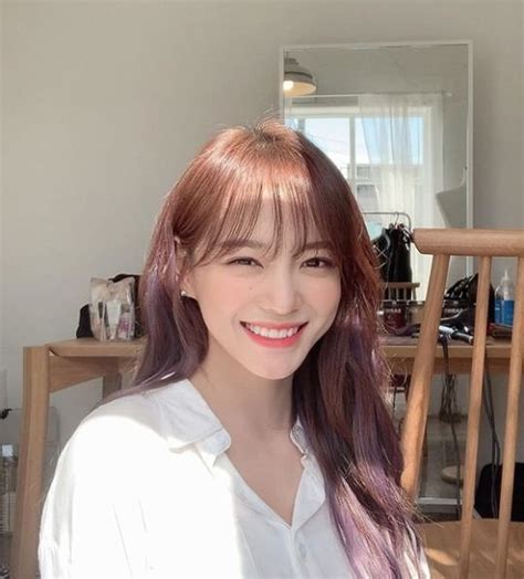 Want to see more posts tagged #김세정? 김세정, 봄 햇살 같은 미소 "내일 5pm 사각라이브" - 일간스포츠
