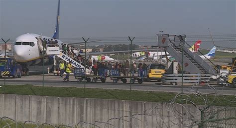 Tryp lisboa aeroporto is located 100 meters from lisbon airport and 3 kilometers from the city center. Greve deixa aeroportos de Lisboa e Faro sem combustível