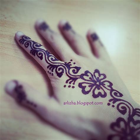Tutorial henna simple henna simple untuk pemula henna jari. Foto Inai Yg Simple Tahun Ini | Teknik Menggambar Henna ...