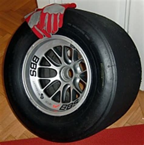 90 reifen für jedes der 20 autos am start. Verkauf Formel 1 Felgen & Reifen, BBS und OZ Rims, orig ...