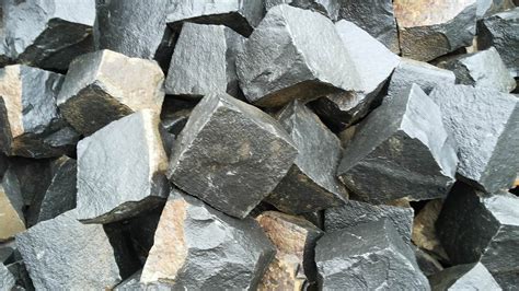 Natural Split Setts From Black Stone Basalt 10×10×10 Granex