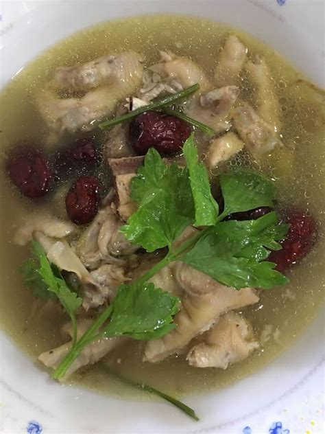 Kehadiran serat dalam kurma memiliki indeks glikemik rendah yang baik. Sup Ayam Kurma Merah & Goji Berries, Hilangkan Penat ...