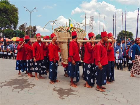 Mengenal Upacara Selamatan Dalam Tradisi Jawa Fabdayid