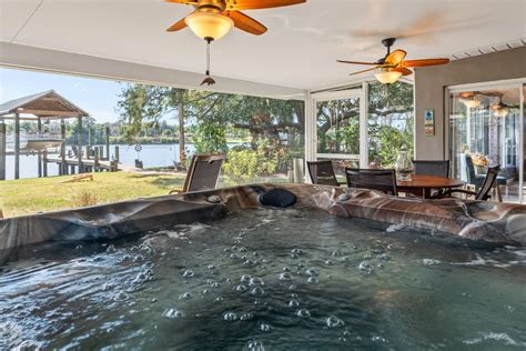 Riverfront Oasis - Home Rental in Riverview