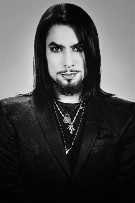 Dave navarro found fame as the guitarist from alternative rock band jane's addiction, however in 2012, dave navarro joined ink master as a host and judge, further expanding his business. Fierce. | Dave navarro, Long hair styles men, Dave navarro ...