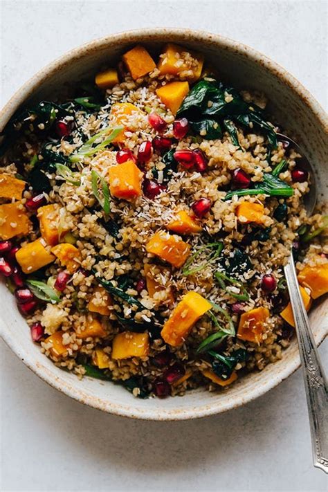 A healthy bulgur wheat salad with lots of parsley, tomatoes and scallions dressed simply with freshly squeezed lemon juice, a pinch of sea salt and black pepper. 20 Easy Dinners You Can Make with Bulgur #purewow #food # ...
