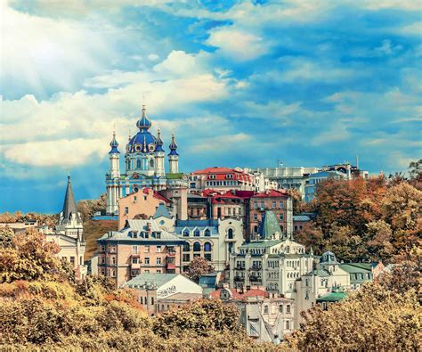 Limita con rusia hacia el este, con bielorrusia al norte, con polonia, eslovaquia y hungría hacia el oeste, con rumania y moldavia al suroeste y con el mar negro y el mar de azov al sur. Food and travel Mexico