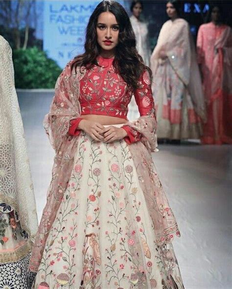 Pin By Amnah On Bridal And Casual Lehengas Indian Fashion Dresses Indian Gowns Dresses Dress