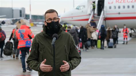 Mateusz morawiecki poinformuje o nowych obostrzeniach związanych z epidemią koronawirusa w polsce. Konferencja premiera Mateusza Morawieckiego 22 stycznia 2021 roku. Na żywo - Wiadomości