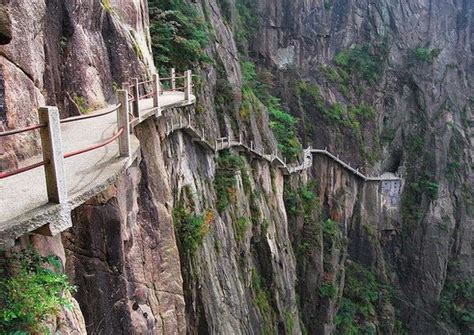 The World Geography 11 Spectacular Cliff Paths